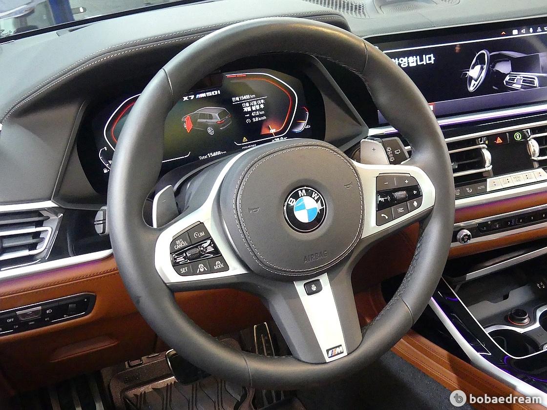 BMW X7 M50i