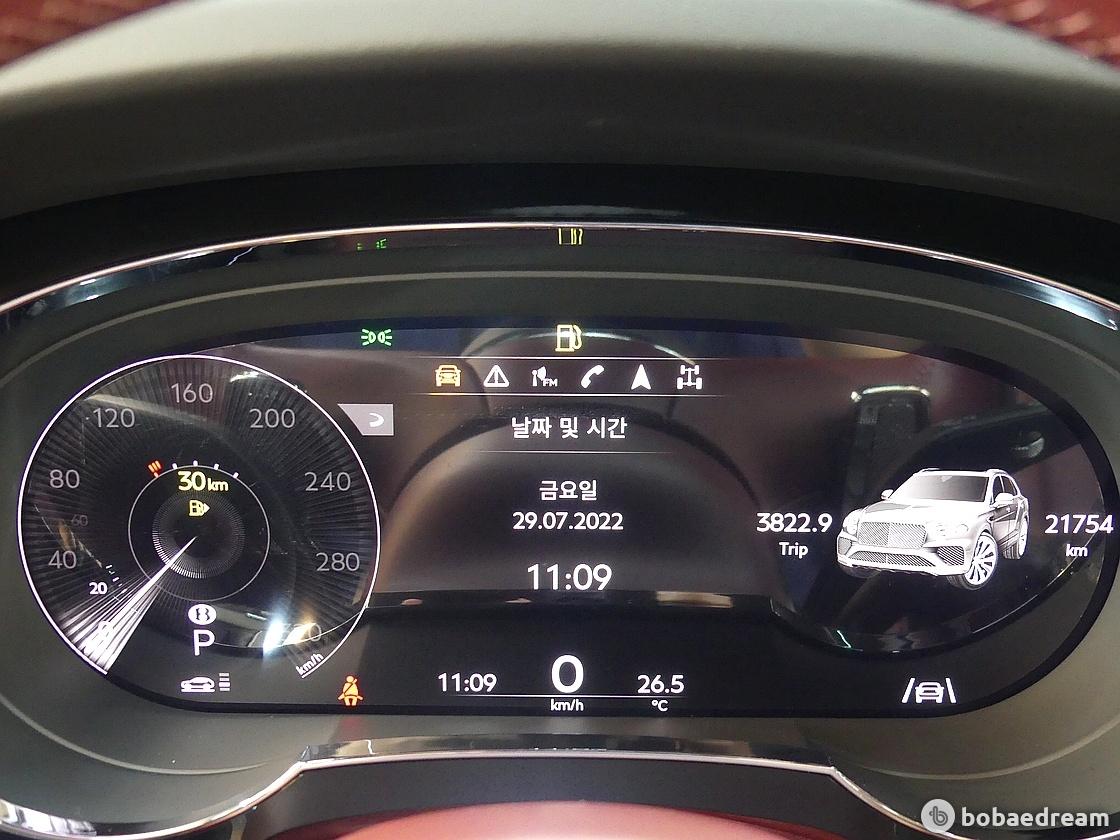 벤틀리 벤테이가 4.0 V8