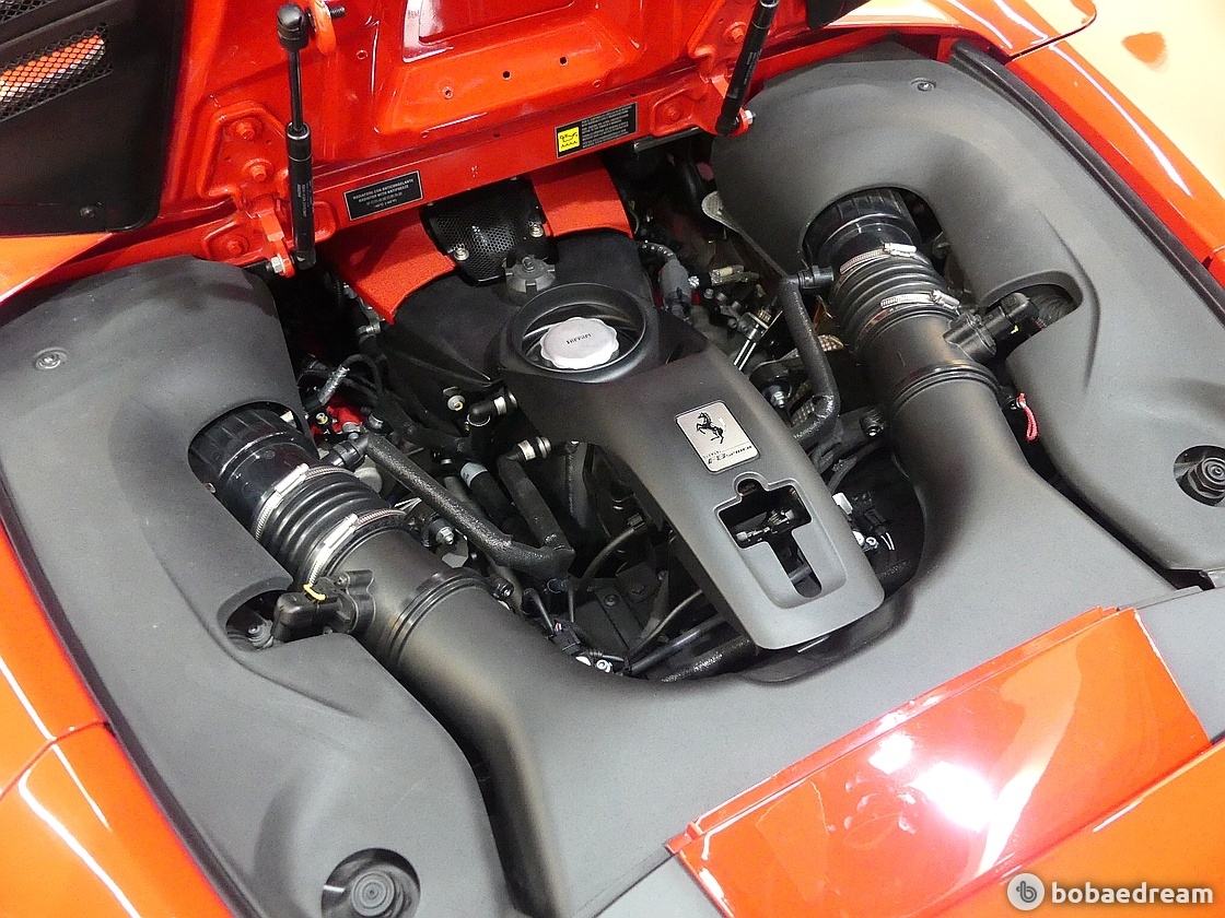 페라리 F8 스파이더 3.9 V8