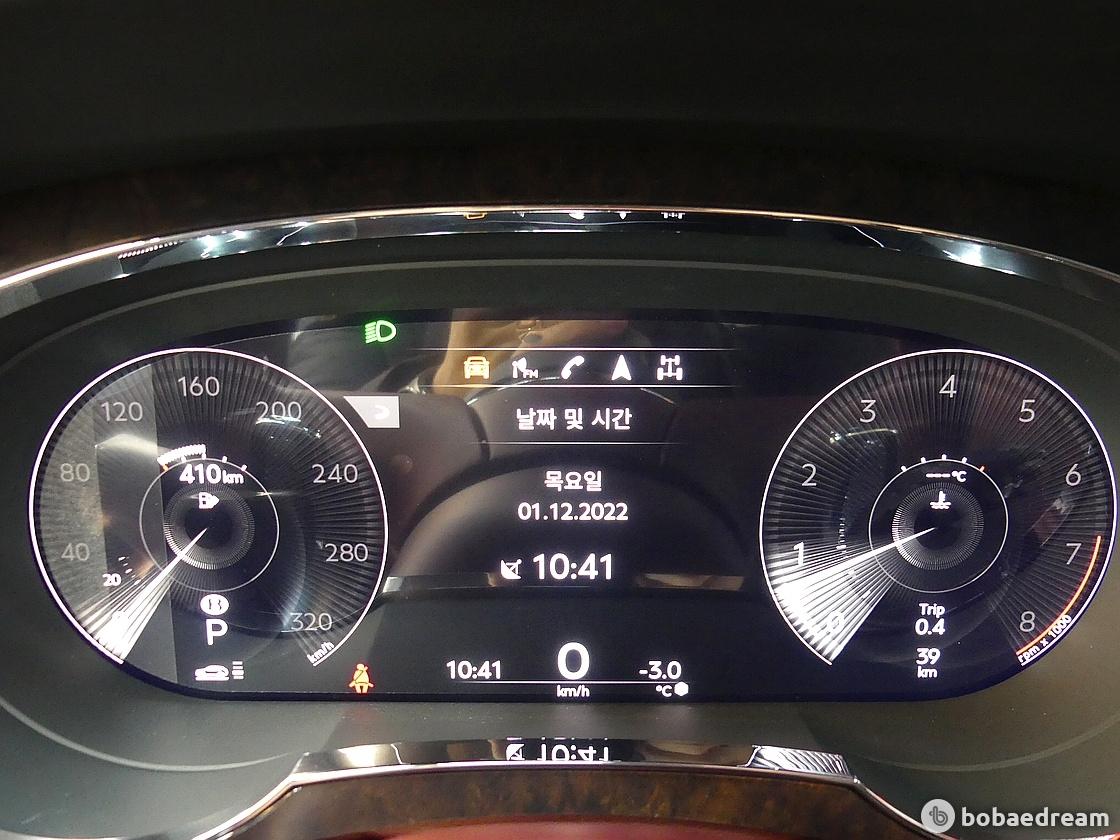 벤틀리 벤테이가 4.0 V8