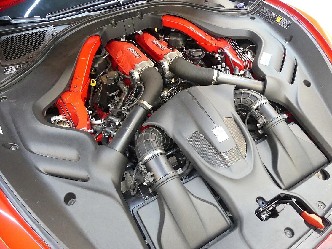 페라리 로마 3.9 V8