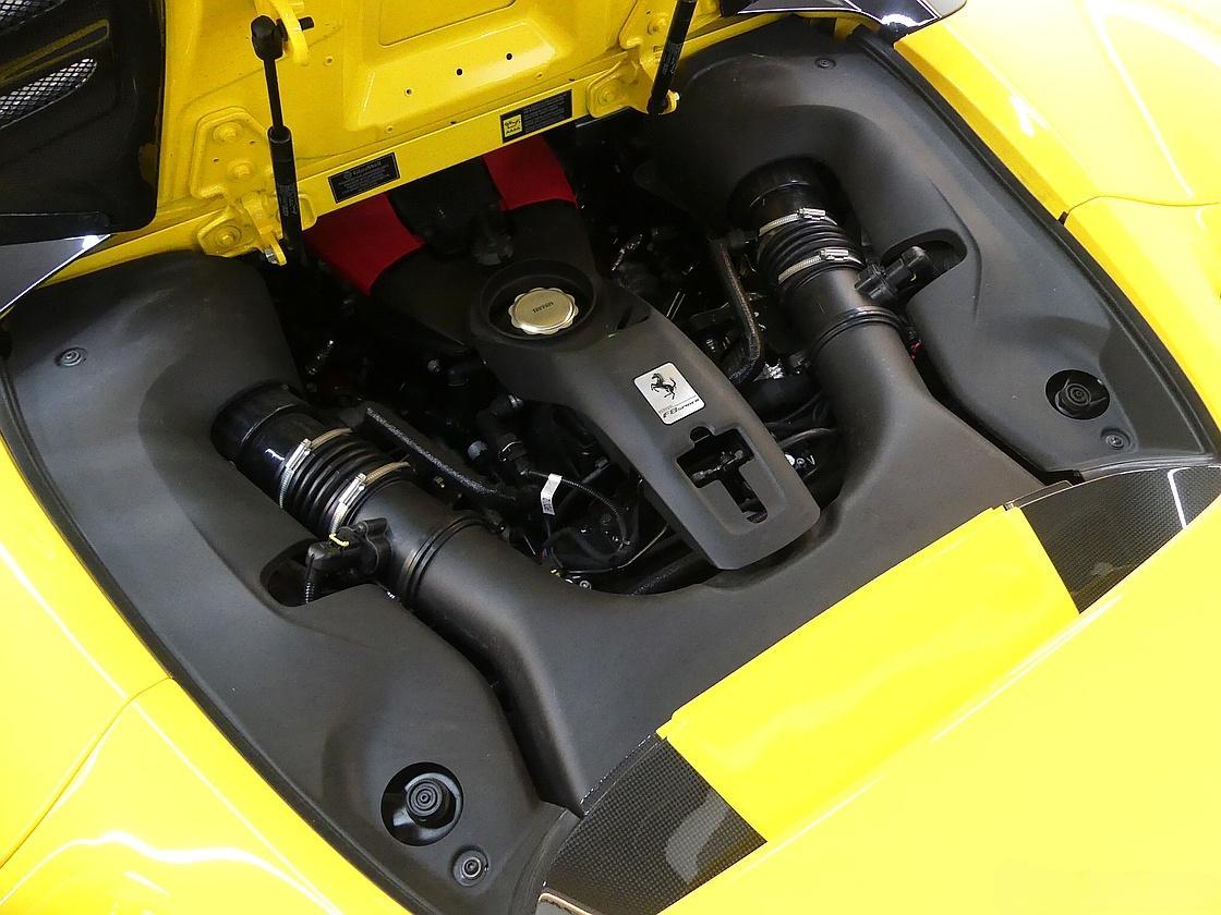 페라리 F8 스파이더 3.9 V8