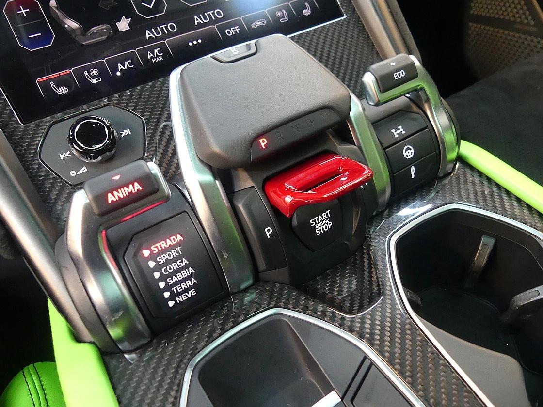람보르기니 우루스 4.0 V8 펄 캡슐