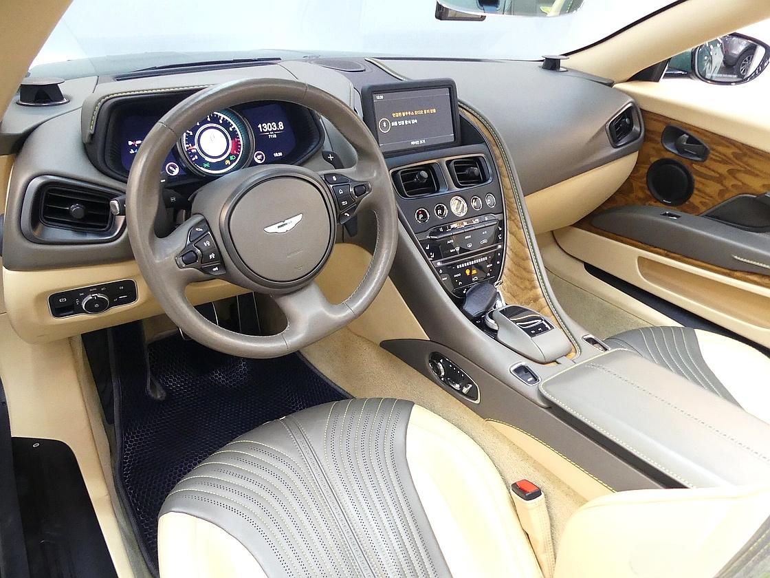 애스턴마틴 DB11 4.0 V8 볼란테