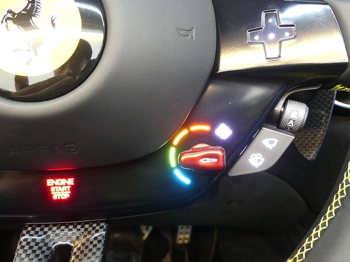 페라리 로마 스파이더 3.9 V8