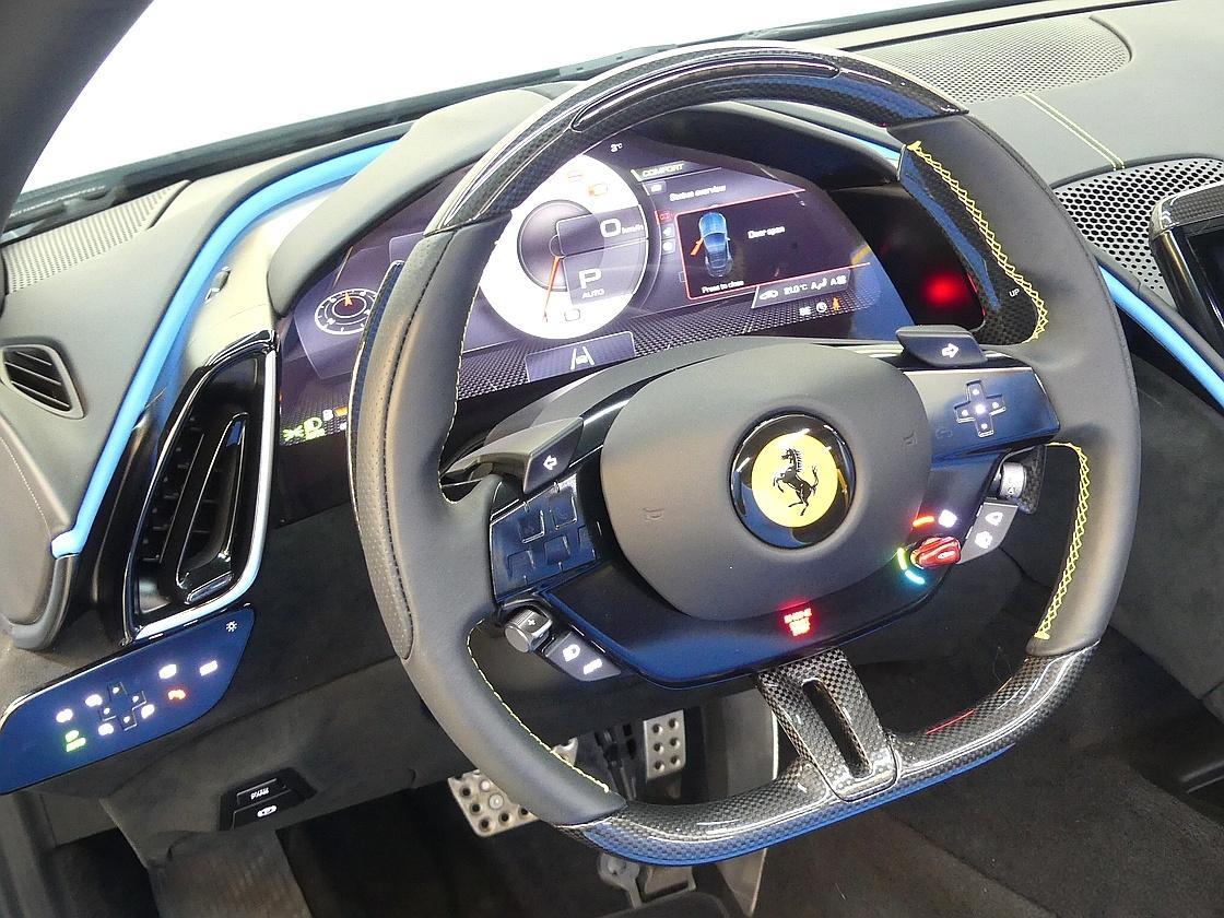 페라리 로마 스파이더 3.9 V8