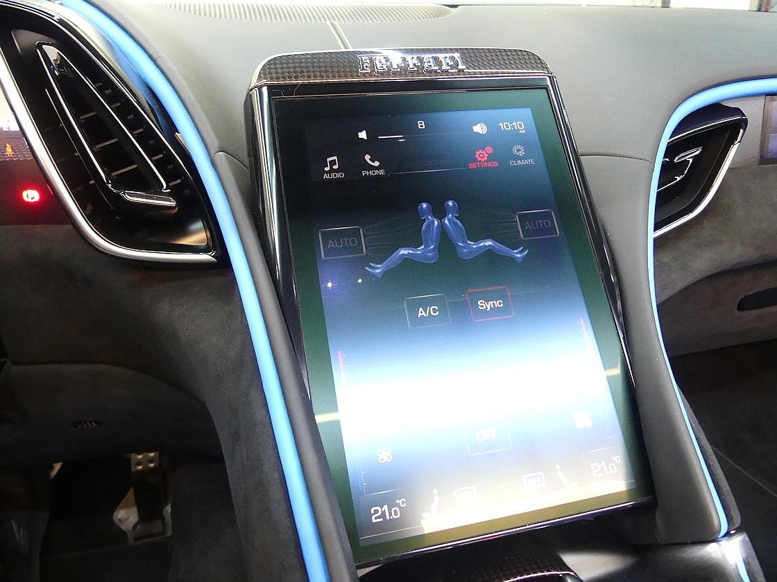 페라리 로마 스파이더 3.9 V8