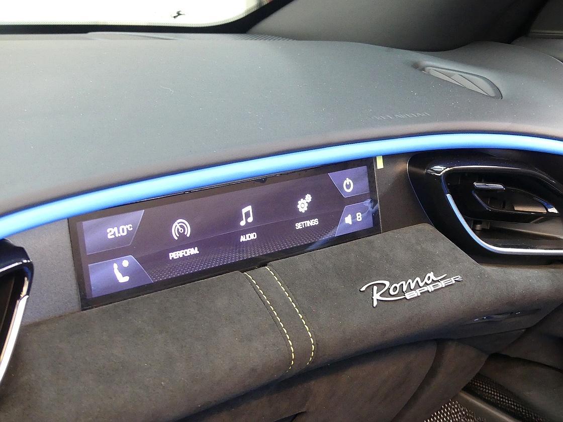 페라리 로마 스파이더 3.9 V8