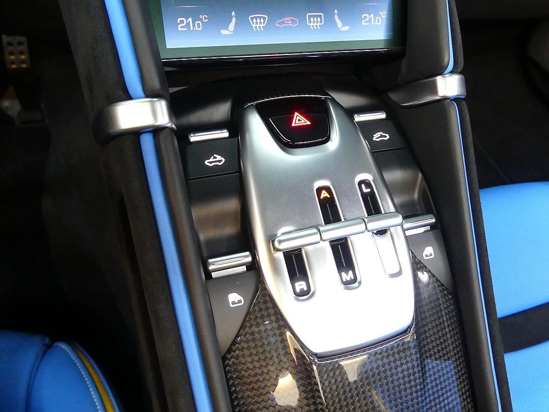 페라리 로마 스파이더 3.9 V8