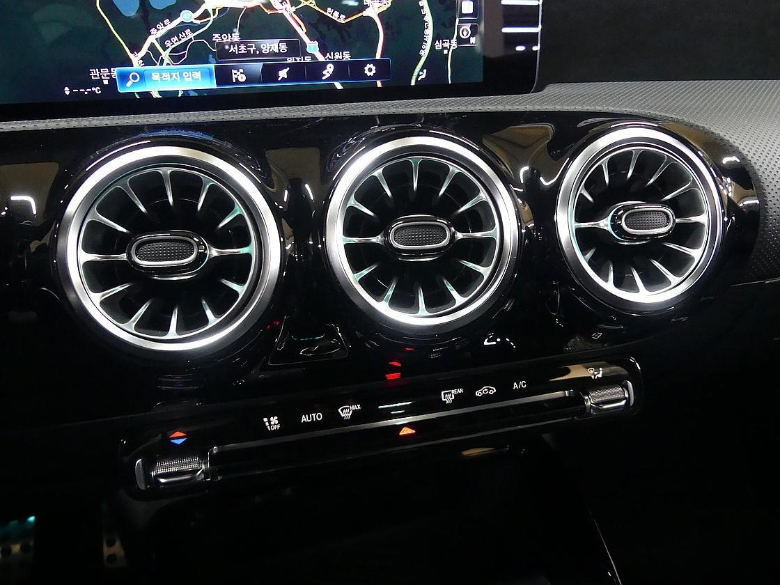 벤츠 A35 AMG 4매틱 세단