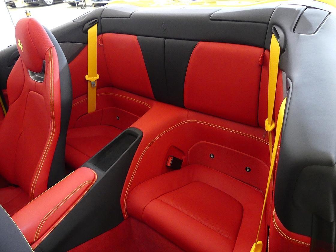 페라리 포르토피노 3.9 V8