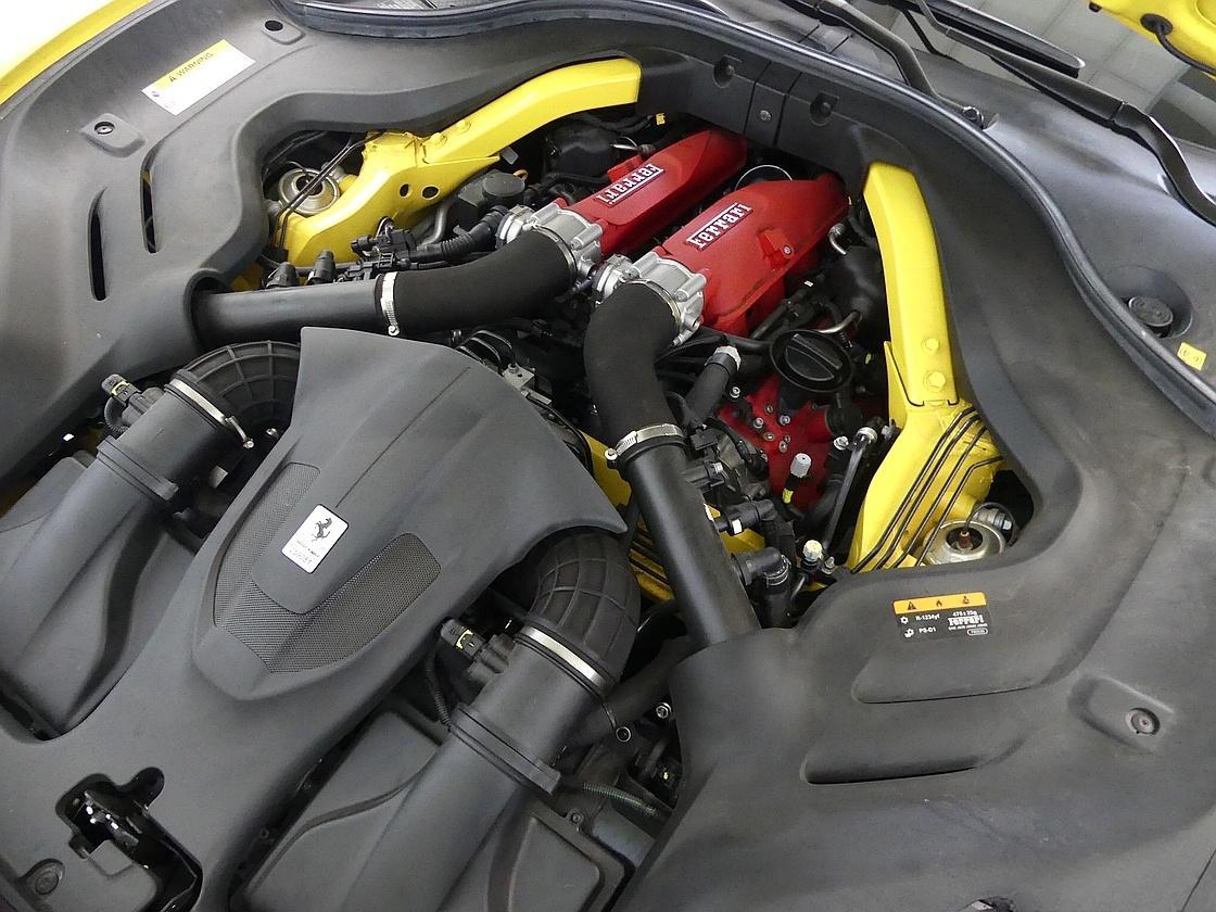 페라리 포르토피노 3.9 V8