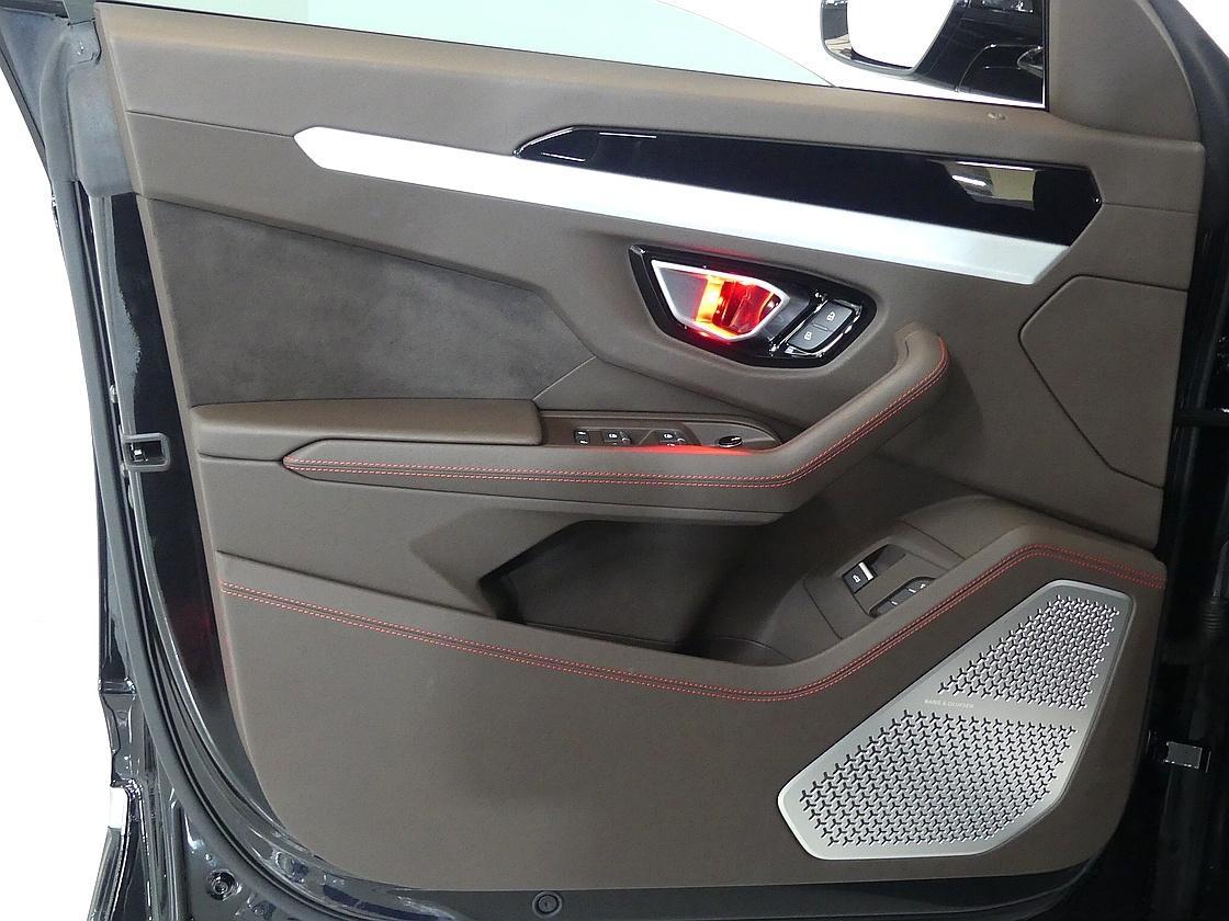 람보르기니 우루스 4.0 V8