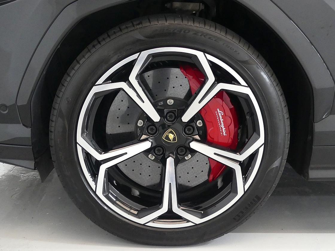 람보르기니 우루스 4.0 V8