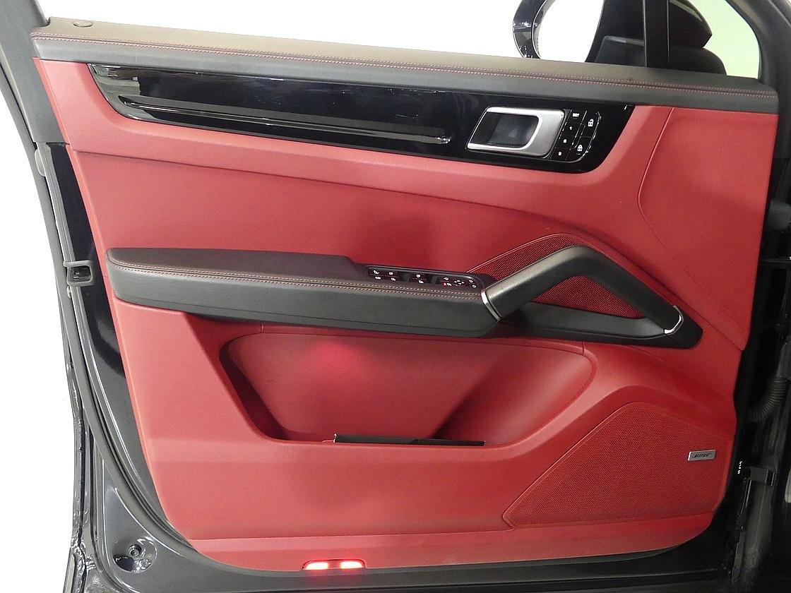 포르쉐 카이엔 3세대 3.0 E-하이브리드 쿠페