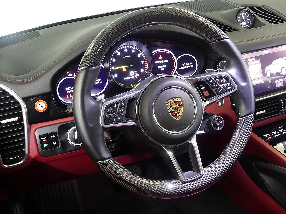 포르쉐 카이엔 3세대 3.0 E-하이브리드 쿠페