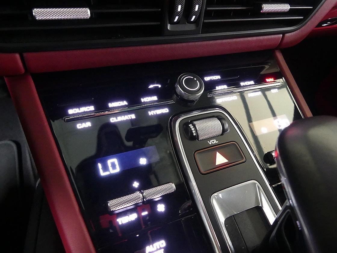 포르쉐 카이엔 3세대 3.0 E-하이브리드 쿠페