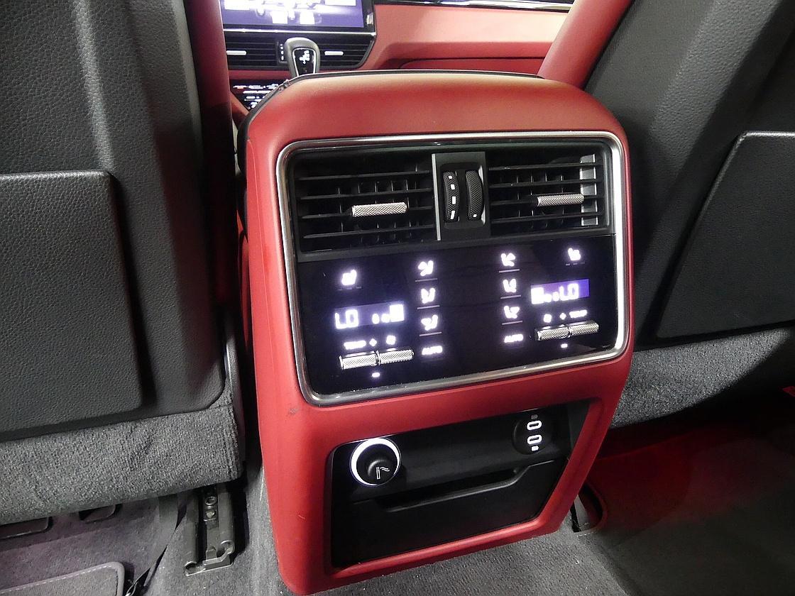 포르쉐 카이엔 3세대 3.0 E-하이브리드 쿠페