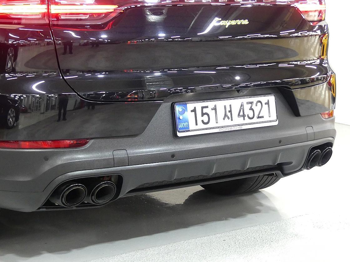 포르쉐 카이엔 3세대 3.0 E-하이브리드 쿠페