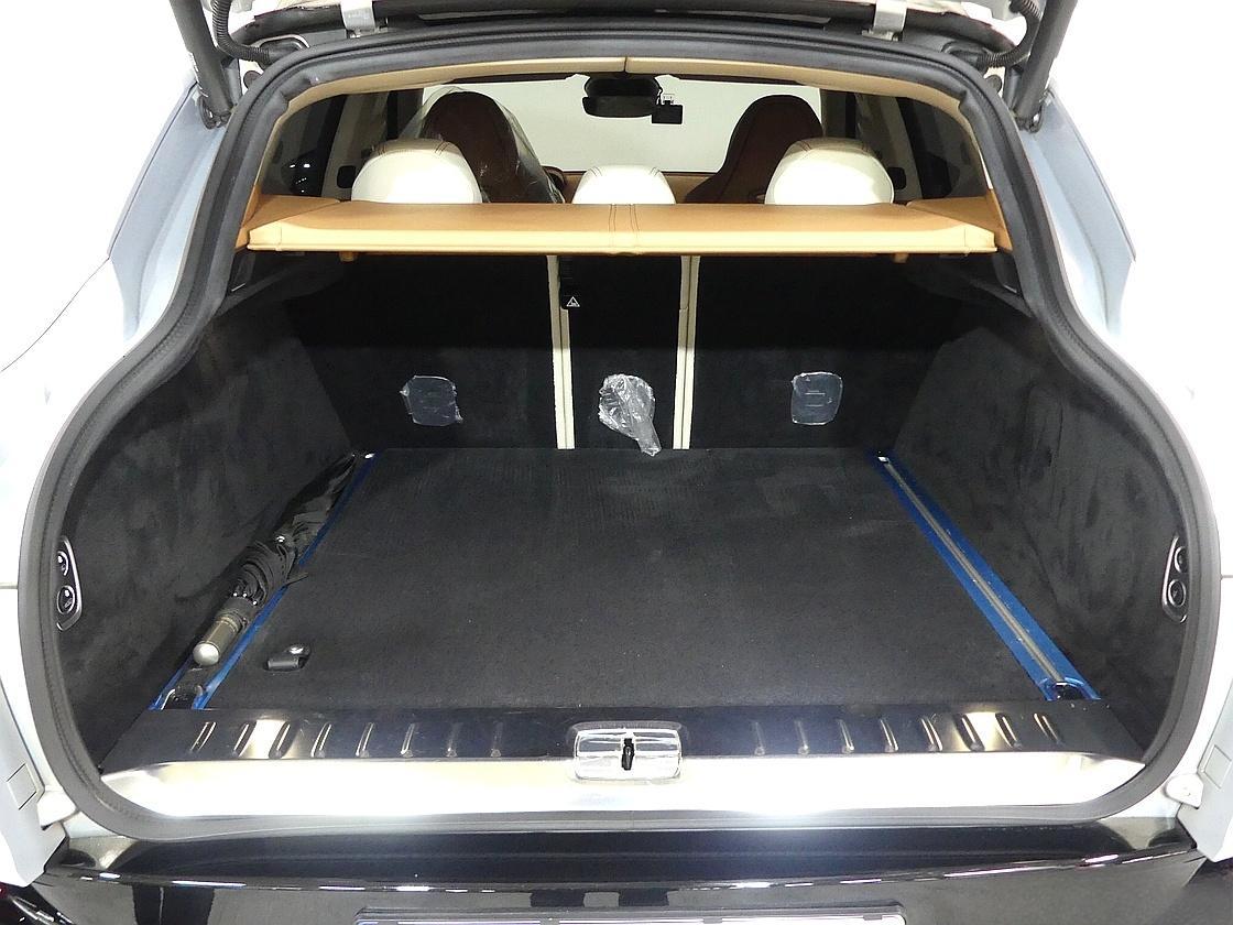 애스턴마틴 DBX 4.0 V8