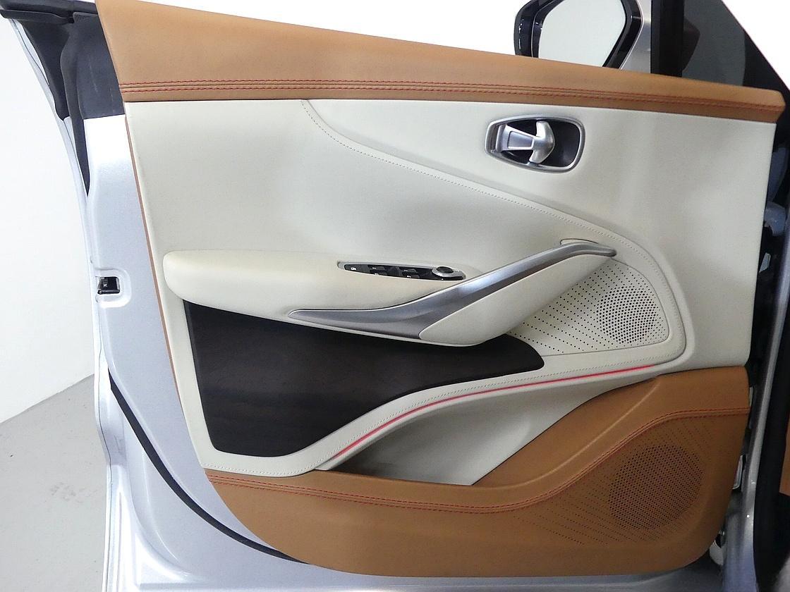 애스턴마틴 DBX 4.0 V8