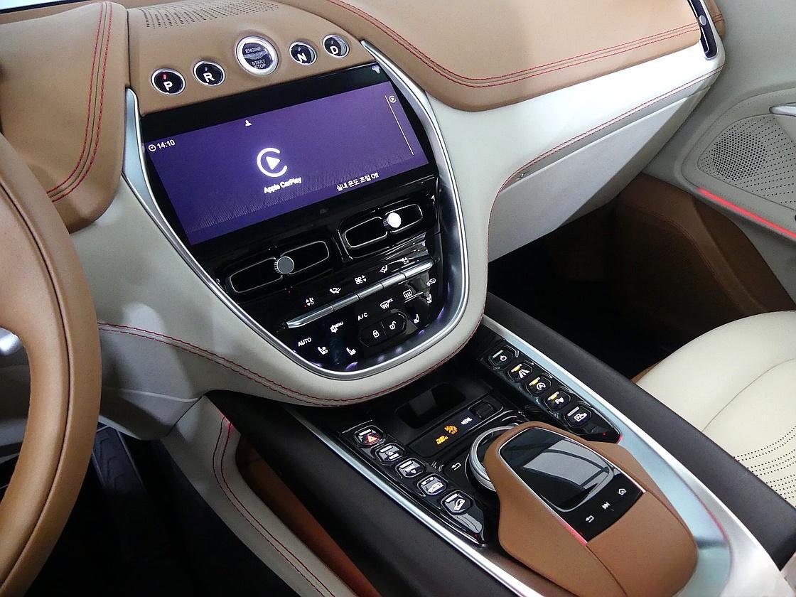 애스턴마틴 DBX 4.0 V8