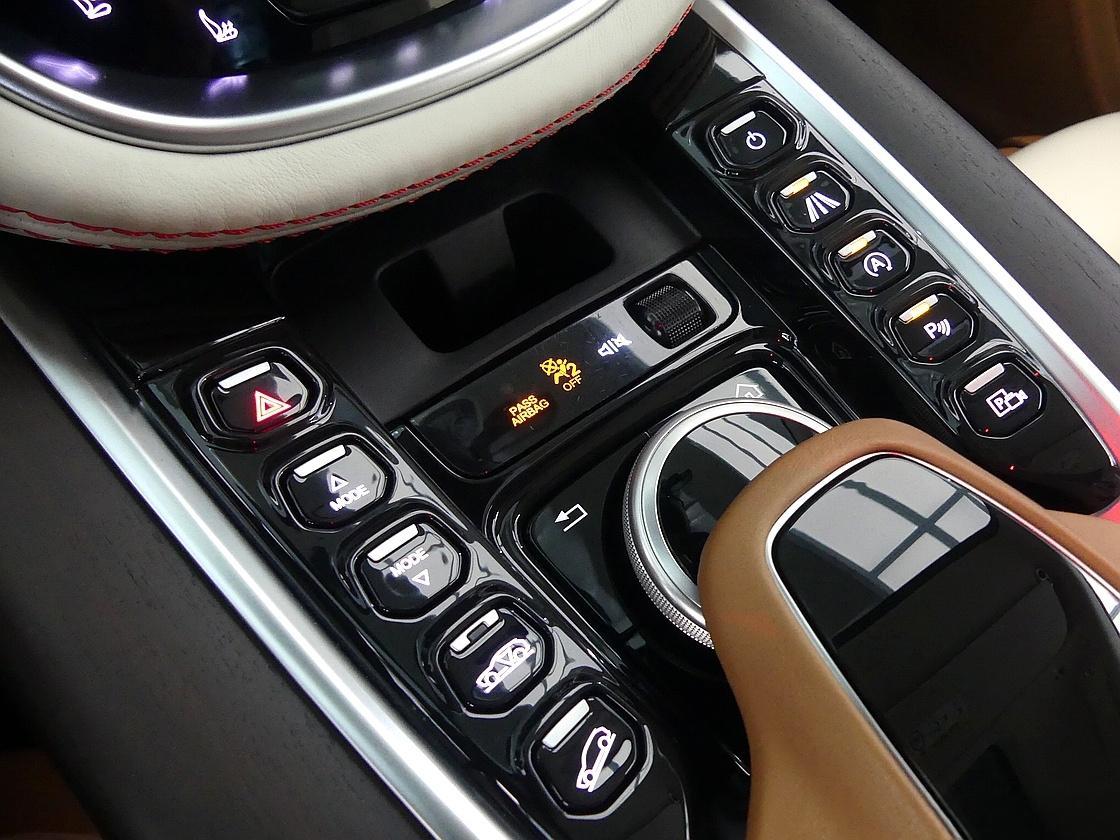 애스턴마틴 DBX 4.0 V8