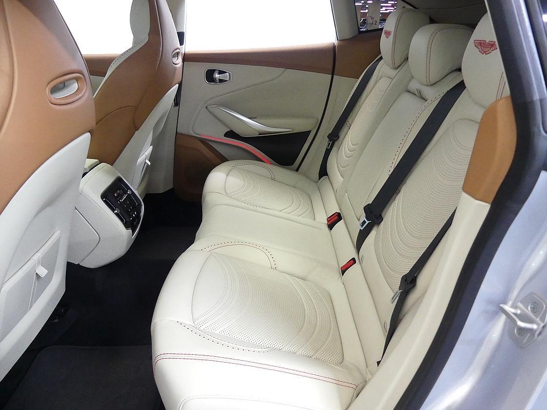 애스턴마틴 DBX 4.0 V8