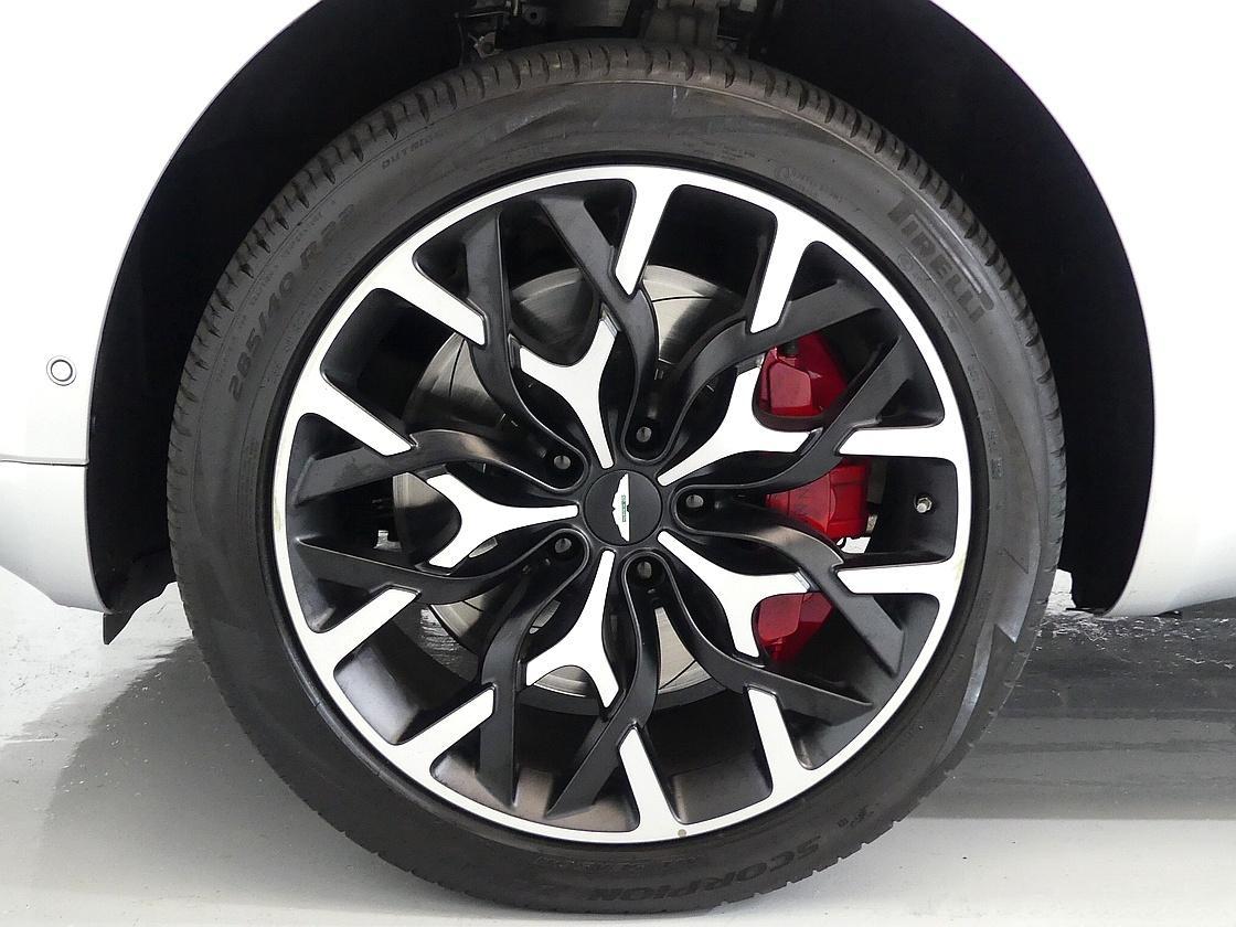 애스턴마틴 DBX 4.0 V8