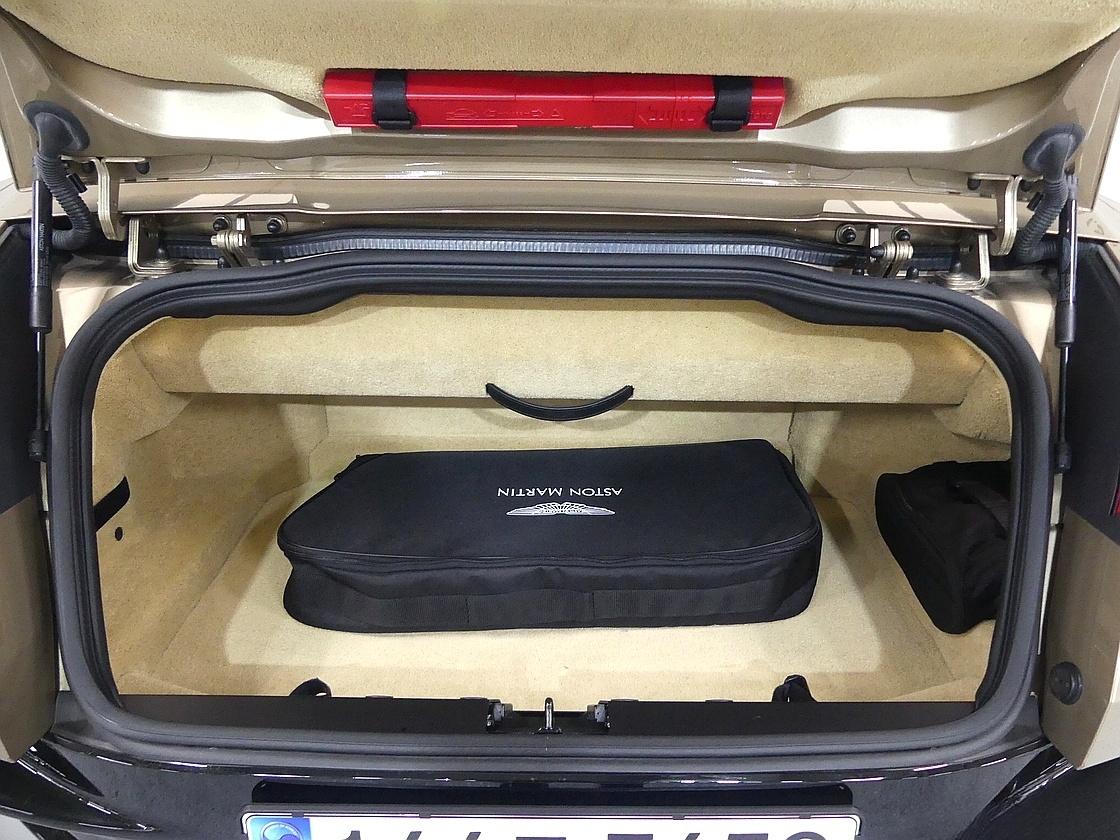 애스턴마틴 DB11 4.0 V8 볼란테