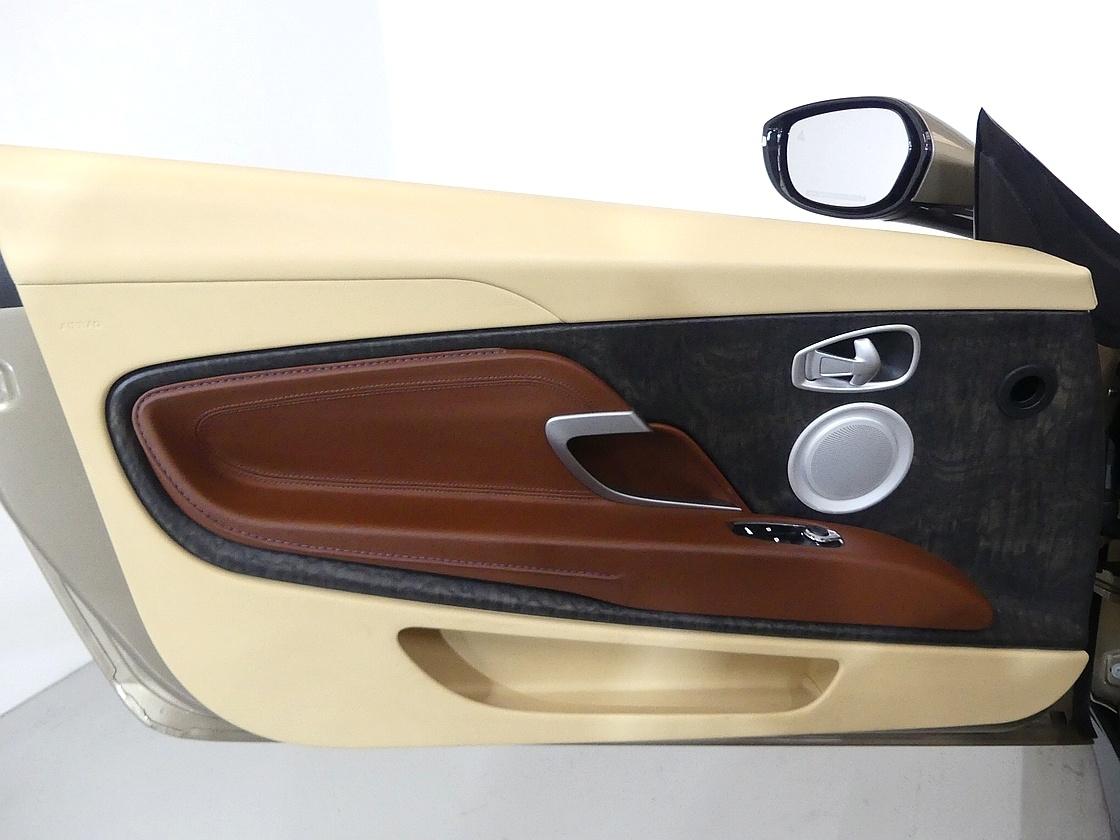 애스턴마틴 DB11 4.0 V8 볼란테