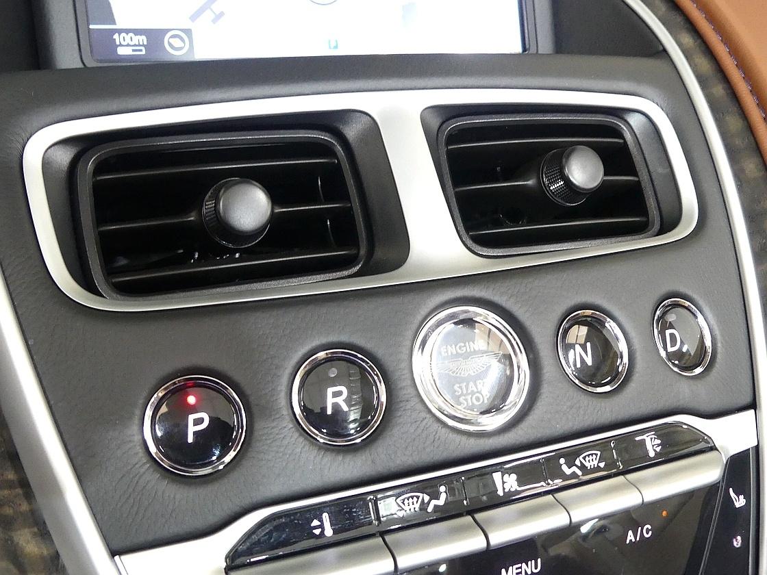 애스턴마틴 DB11 4.0 V8 볼란테