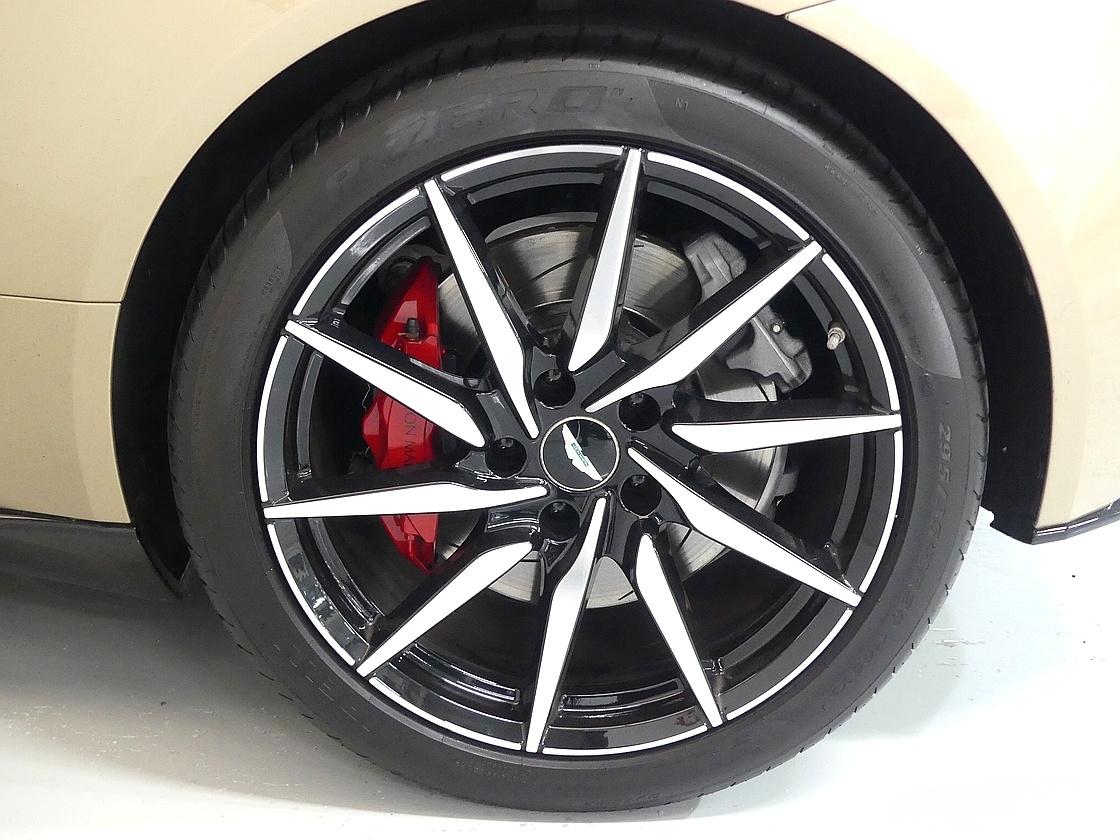 애스턴마틴 DB11 4.0 V8 볼란테