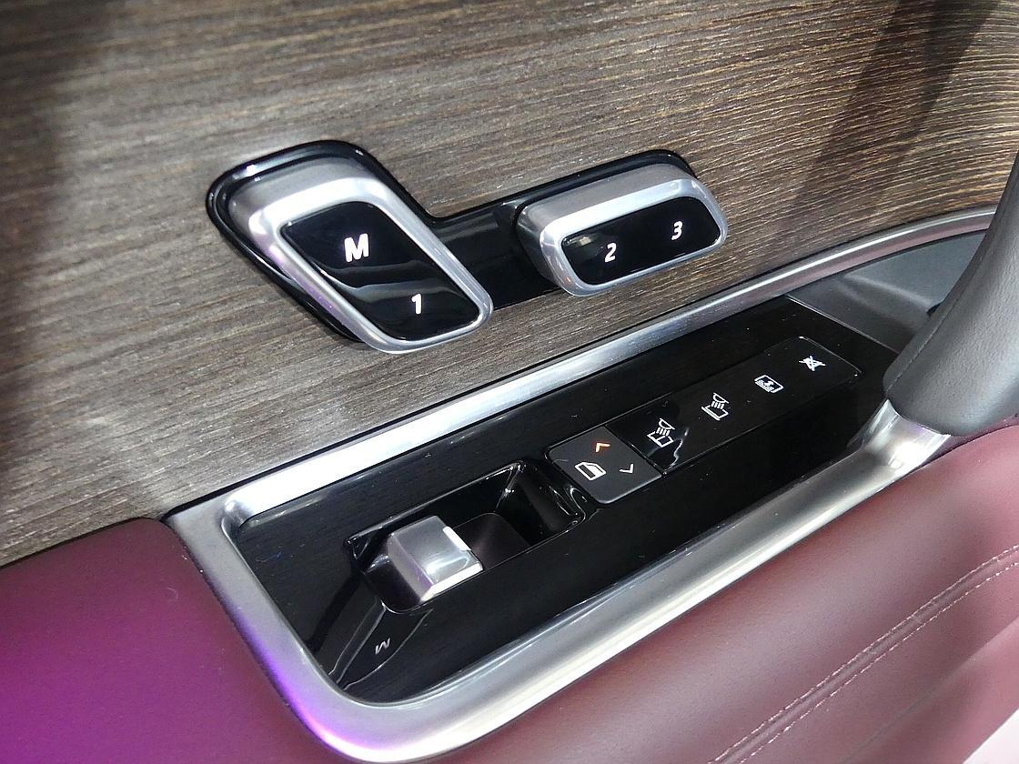 랜드로버 레인지로버 5세대 4.4 P530 LWB 오토바이오그래피