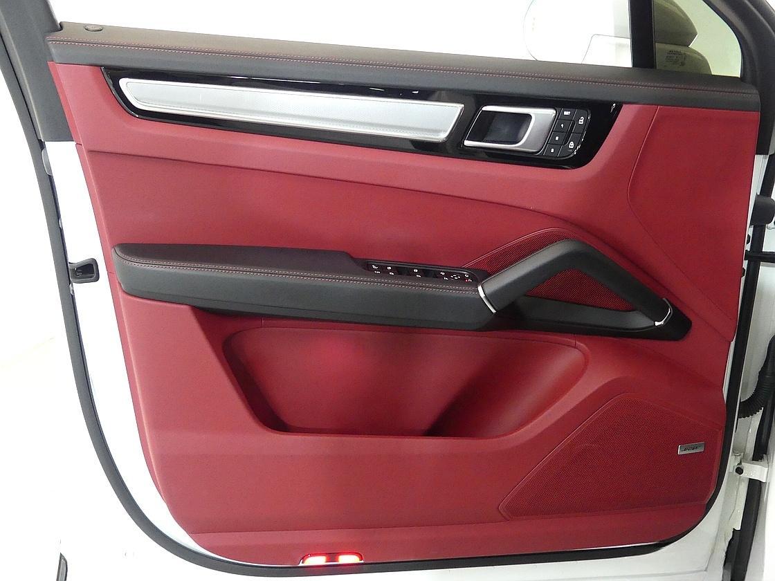 포르쉐 카이엔 3세대 3.0 E-하이브리드 쿠페 플래티넘 에디션