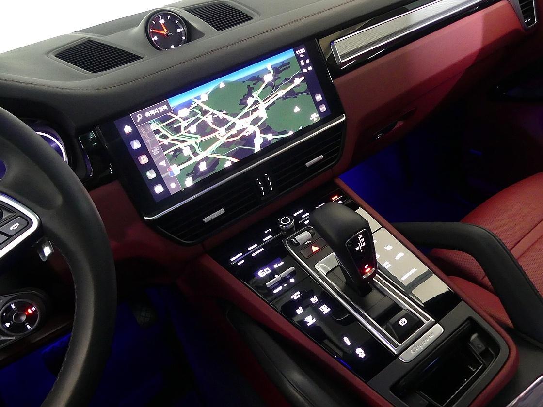 포르쉐 카이엔 3세대 3.0 E-하이브리드 쿠페 플래티넘 에디션