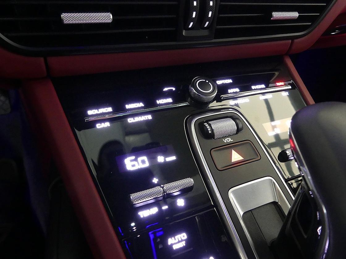 포르쉐 카이엔 3세대 3.0 E-하이브리드 쿠페 플래티넘 에디션