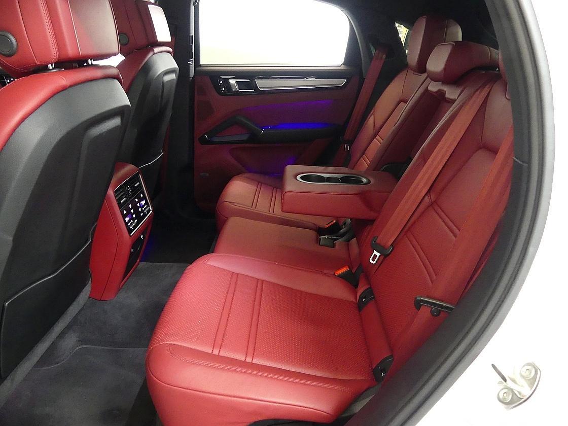 포르쉐 카이엔 3세대 3.0 E-하이브리드 쿠페 플래티넘 에디션