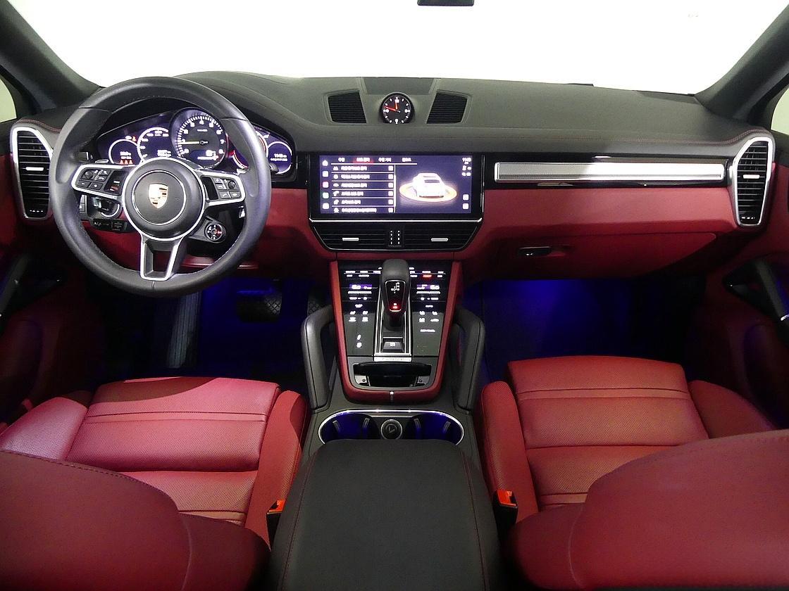 포르쉐 카이엔 3세대 3.0 E-하이브리드 쿠페 플래티넘 에디션