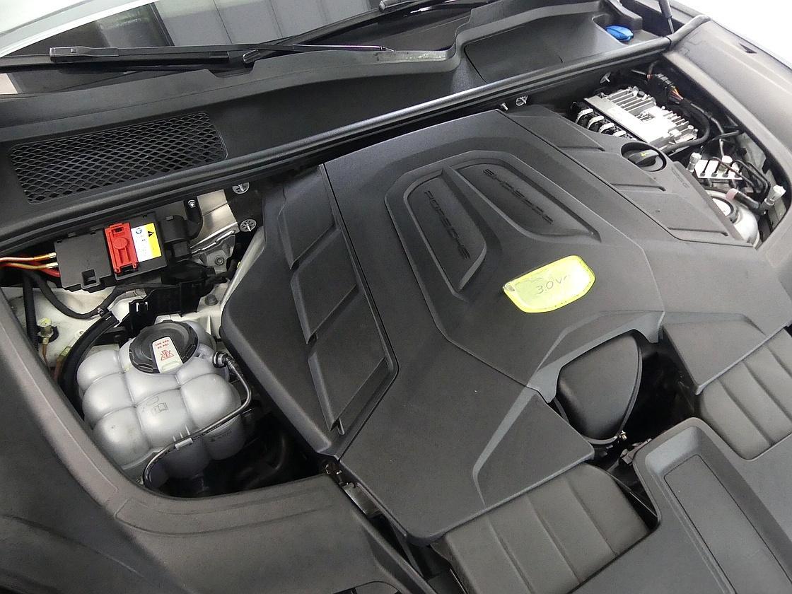 포르쉐 카이엔 3세대 3.0 E-하이브리드 쿠페 플래티넘 에디션