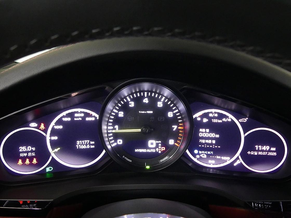 포르쉐 카이엔 3세대 3.0 E-하이브리드 쿠페 플래티넘 에디션