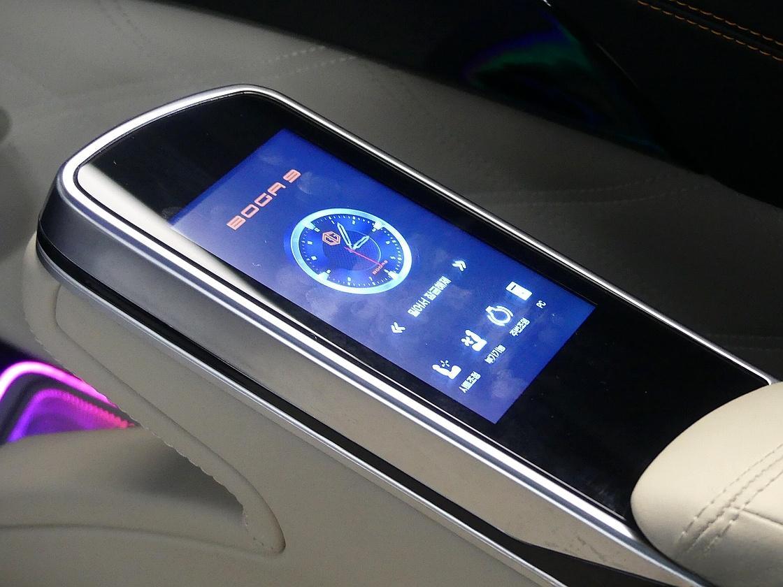 기아 더 뉴 카니발 4세대 1.6 터보 HEV 하이리무진