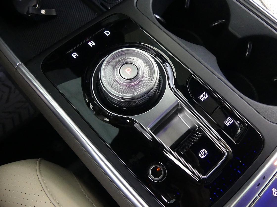 기아 더 뉴 카니발 4세대 1.6 터보 HEV 하이리무진