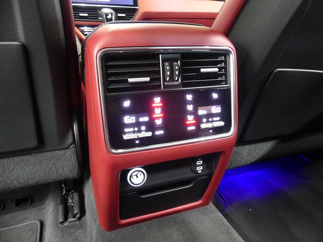 포르쉐 카이엔 3세대 3.0 플래티넘 에디션