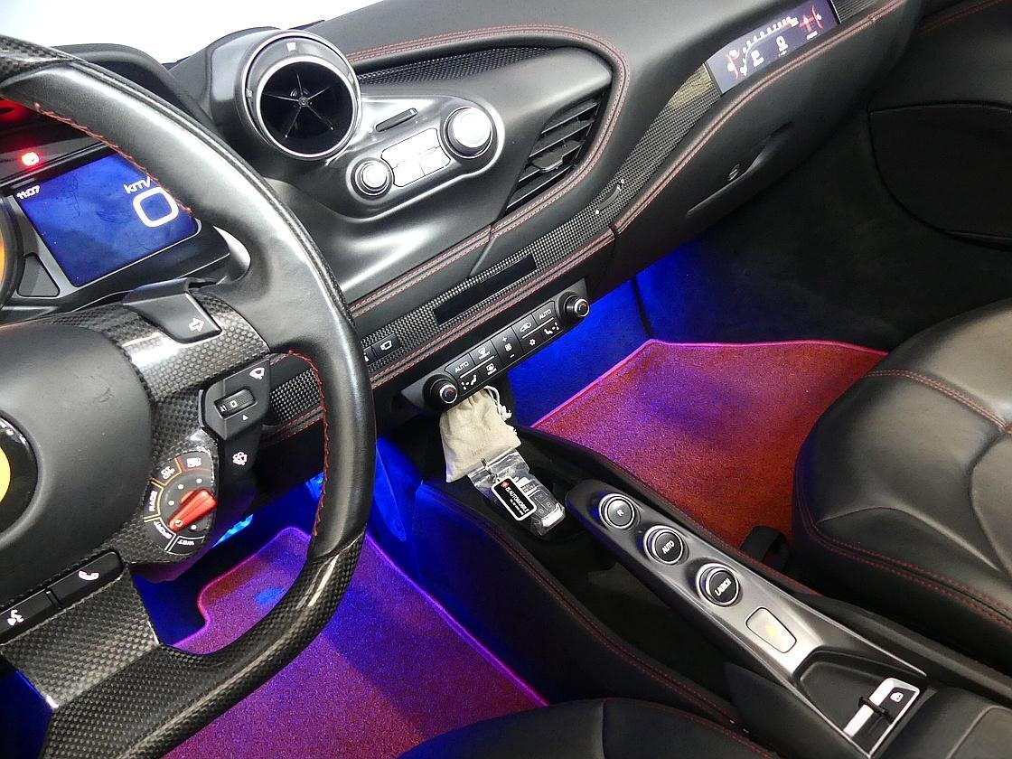 페라리 F8 스파이더 3.9 V8