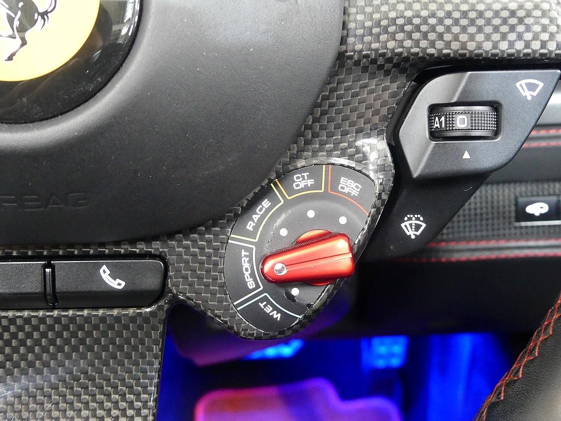 페라리 F8 스파이더 3.9 V8