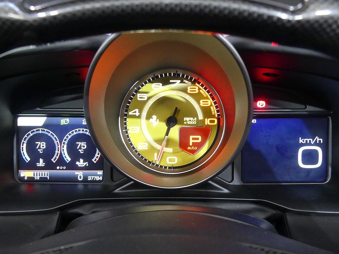 페라리 F8 스파이더 3.9 V8