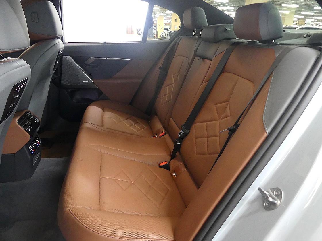 BMW 8세대 530i xDrive M 스포츠