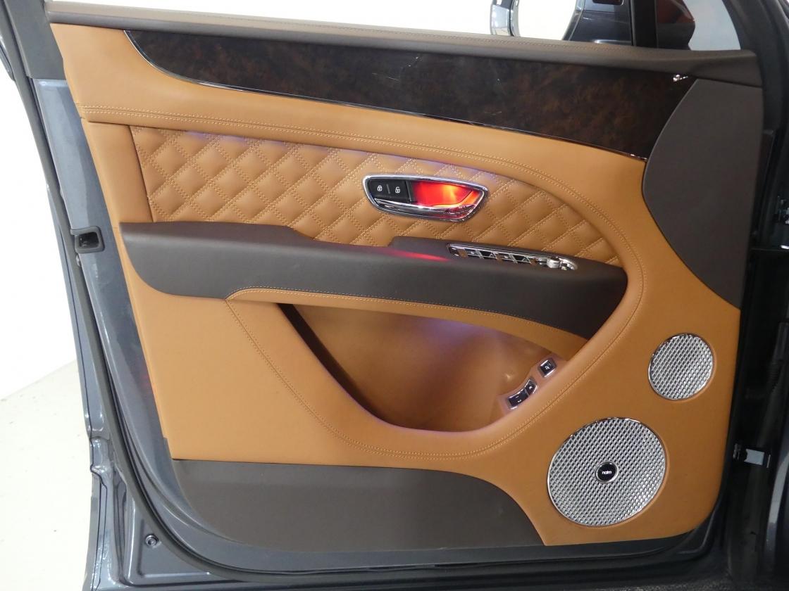 벤틀리 벤테이가 4.0 V8