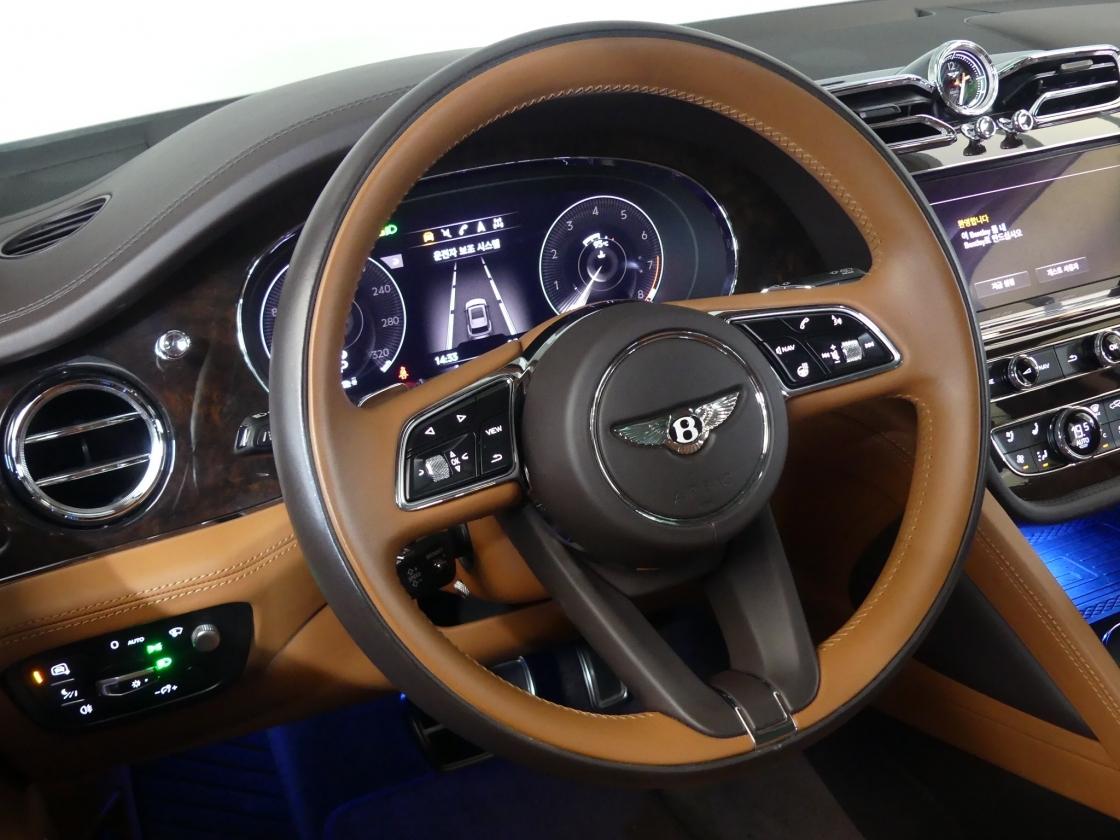 벤틀리 벤테이가 4.0 V8